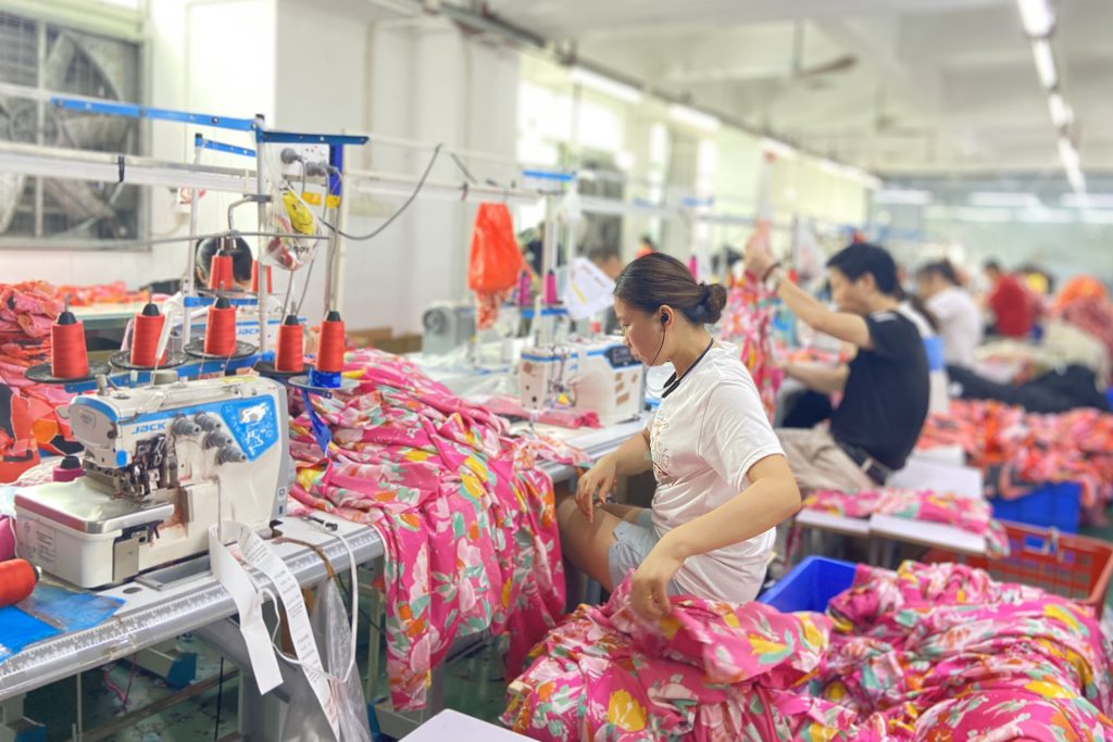 How to Find a Reliable Clothing Manufacturer for Your Business