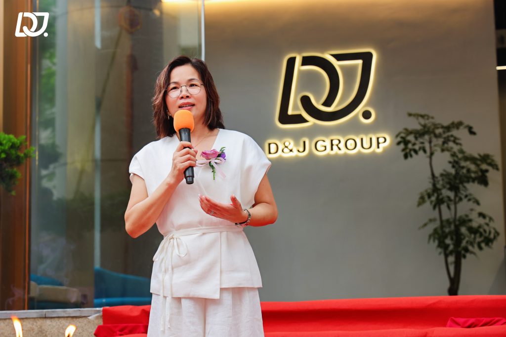 Leadership Vision: D&J Fashion CEO Speaks at Relocation Ceremony D&J Fashion CEO delivering a speech during the relocation ceremony